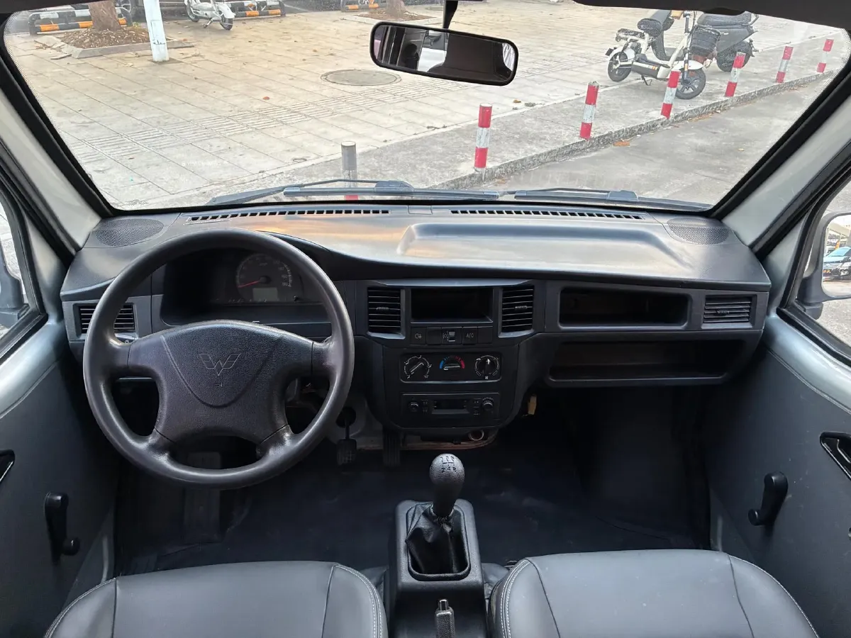 2015 WuLing ZhiGuang 1.2L 82HP L4 5MT,autocango,china used car exporter,china ev exporter,chinese used car exporter,chinese used ev exporter