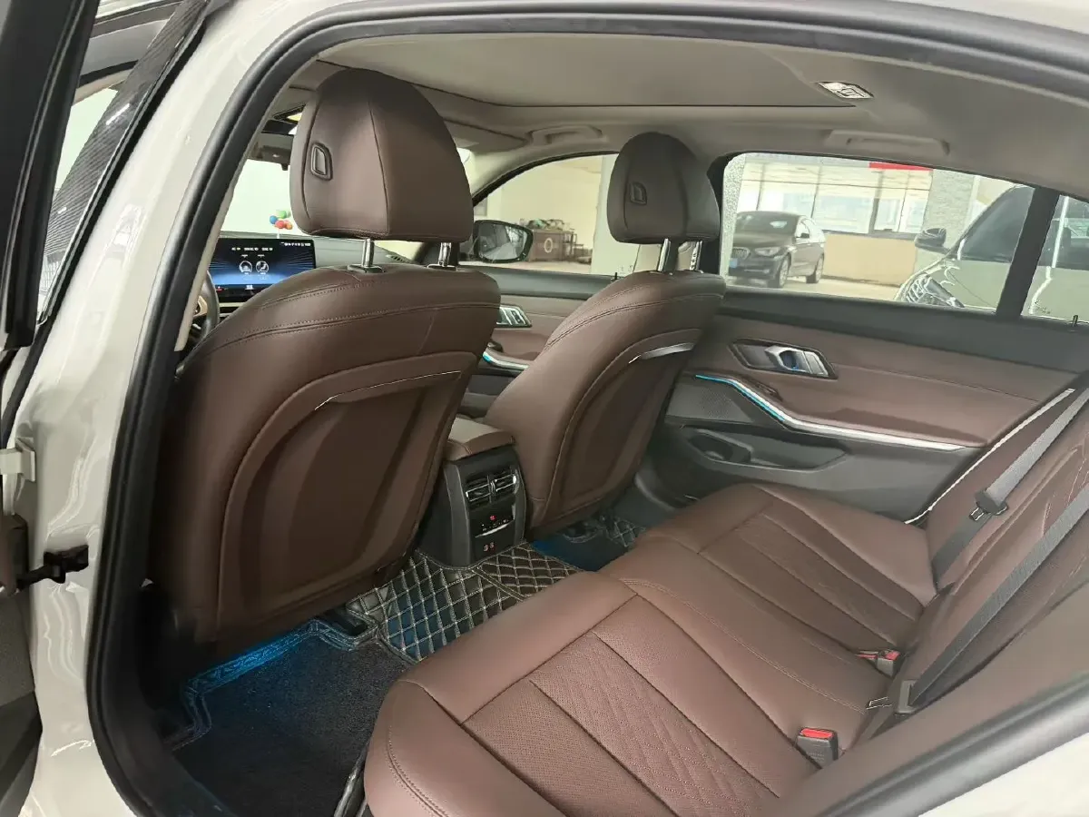 2023 BMW 3 Series 2.0T 156HP L4 8AT,autocango,china used car exporter,china ev exporter,chinese used car exporter,chinese used ev exporter