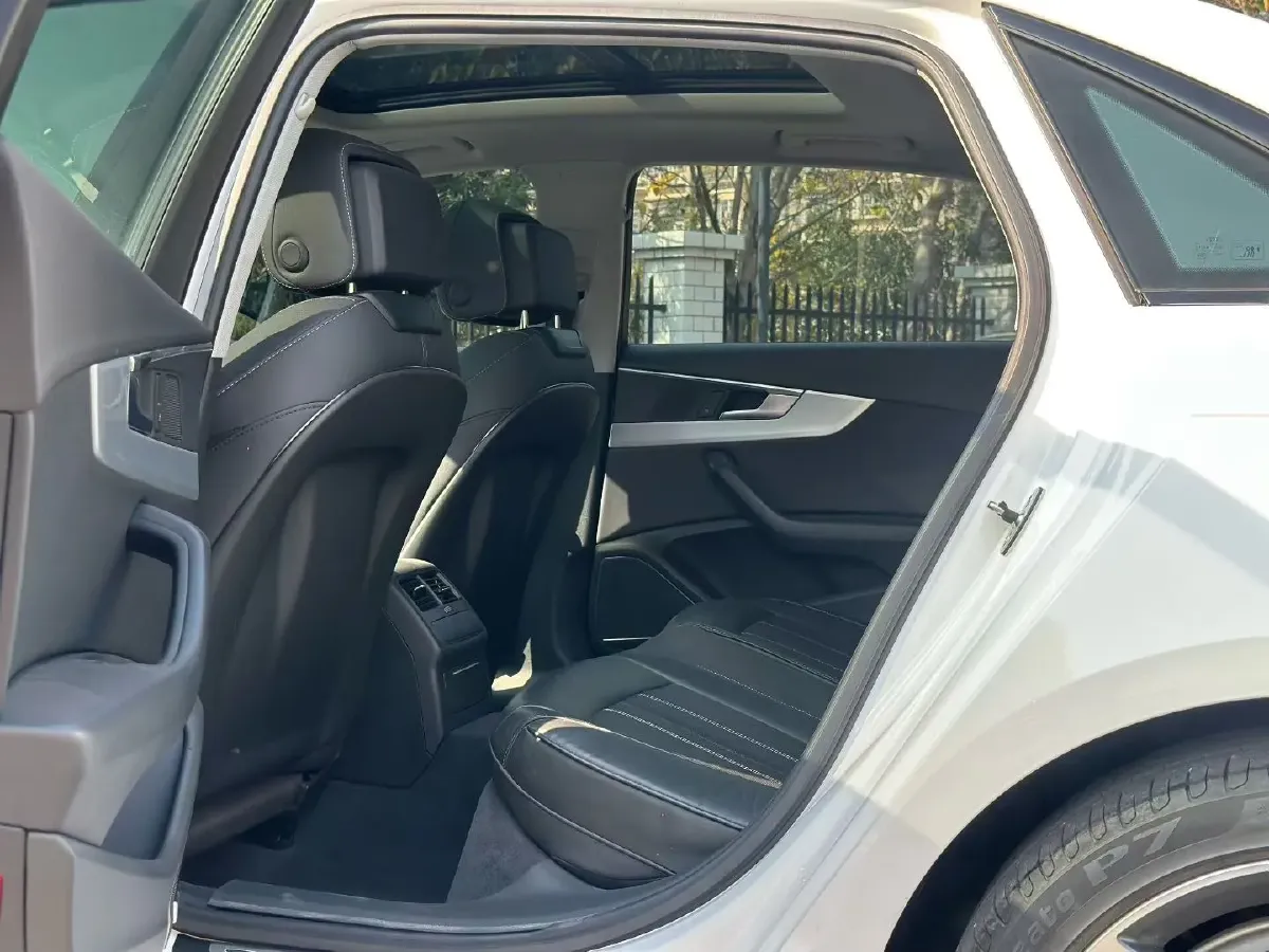 2020 Audi A4L 2.0T 190HP L4 7DCT,autocango,china used car exporter,china ev exporter,chinese used car exporter,chinese used ev exporter