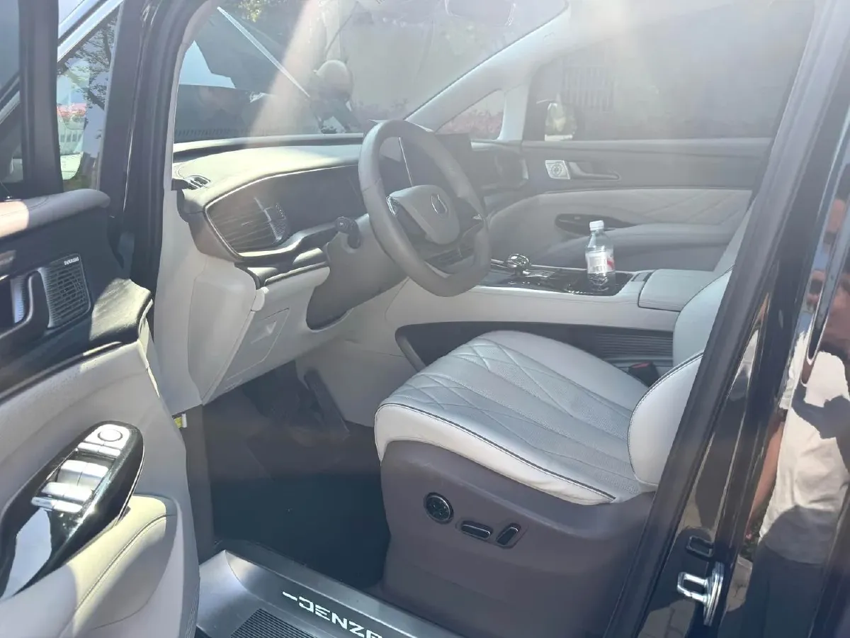 2022 Mercedes-Benz GLC Class 2.0T 197HP L4 9AT,autocango,china used car exporter,china ev exporter,chinese used car exporter,chinese used ev exporter