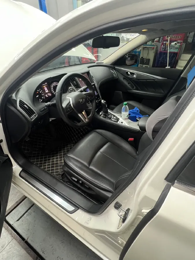 2018 Jeep Grand Commander 2.0T 265HP L4 9AT,autocango,china used car exporter,china ev exporter,chinese used car exporter,chinese used ev exporter