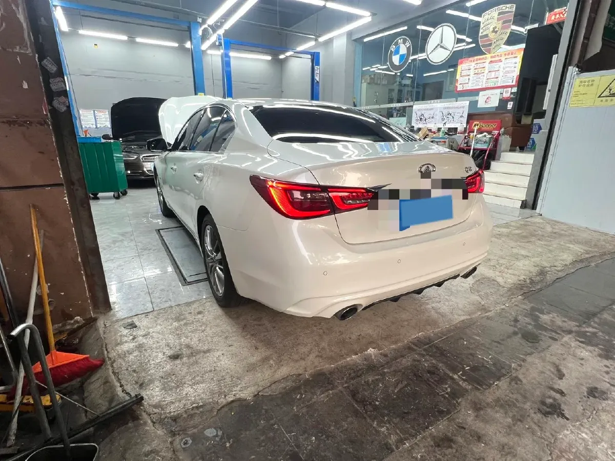 2018 Jeep Grand Commander 2.0T 265HP L4 9AT,autocango,china used car exporter,china ev exporter,chinese used car exporter,chinese used ev exporter