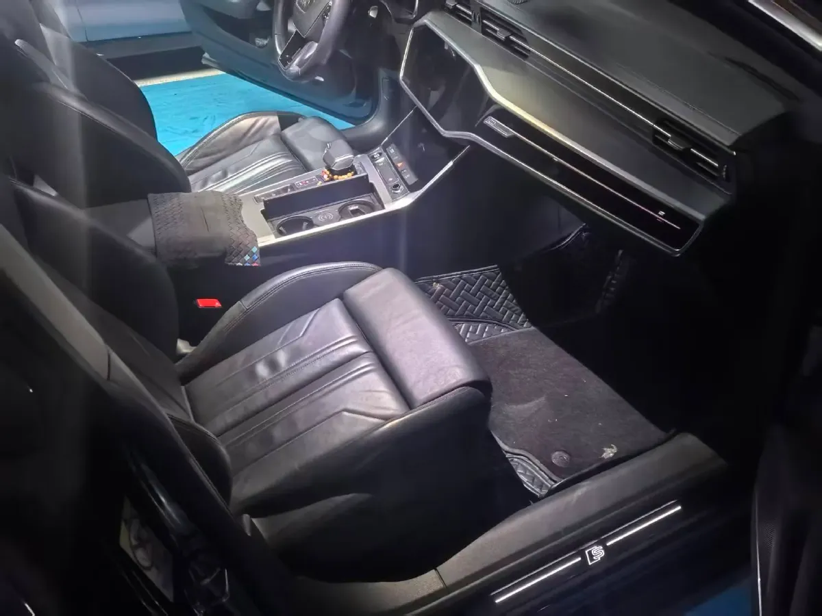 2021 Audi A7 2.0T 245HP L4 7DCT,autocango,china used car exporter,china ev exporter,chinese used car exporter,chinese used ev exporter