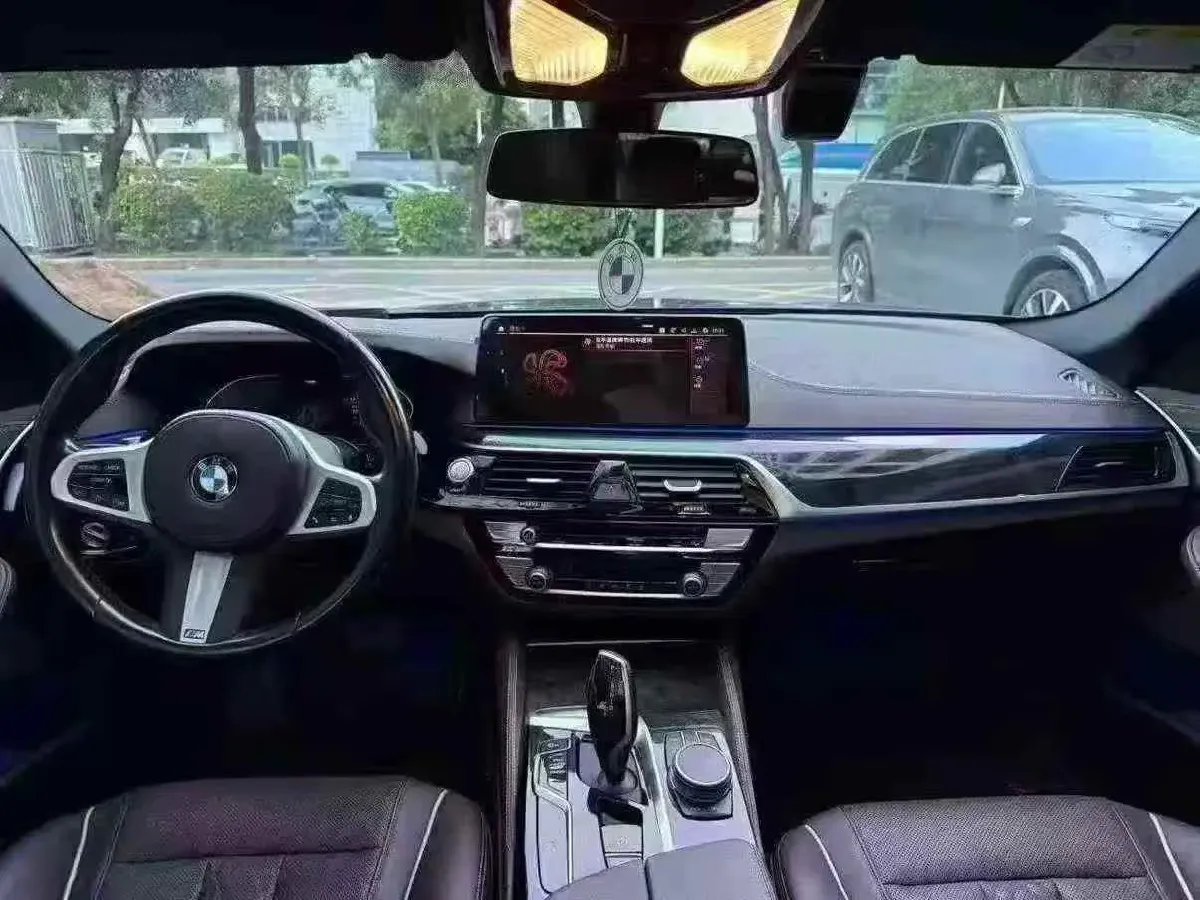 2022 BMW 5 Series 2.0T 184HP L4 8AT,autocango,china used car exporter,china ev exporter,chinese used car exporter,chinese used ev exporter