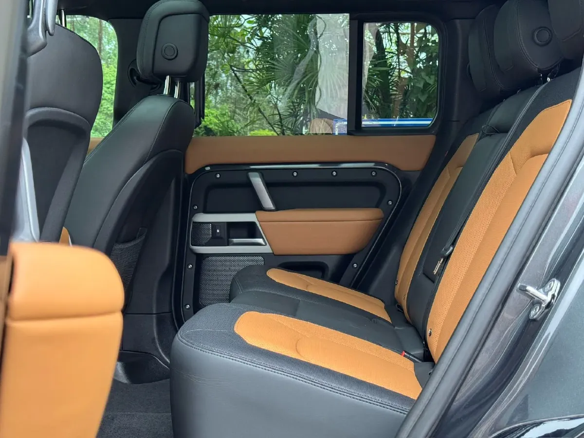 2024 Land Rover Defender 3.0T 400HP L6 8AT,autocango,china used car exporter,china ev exporter,chinese used car exporter,chinese used ev exporter