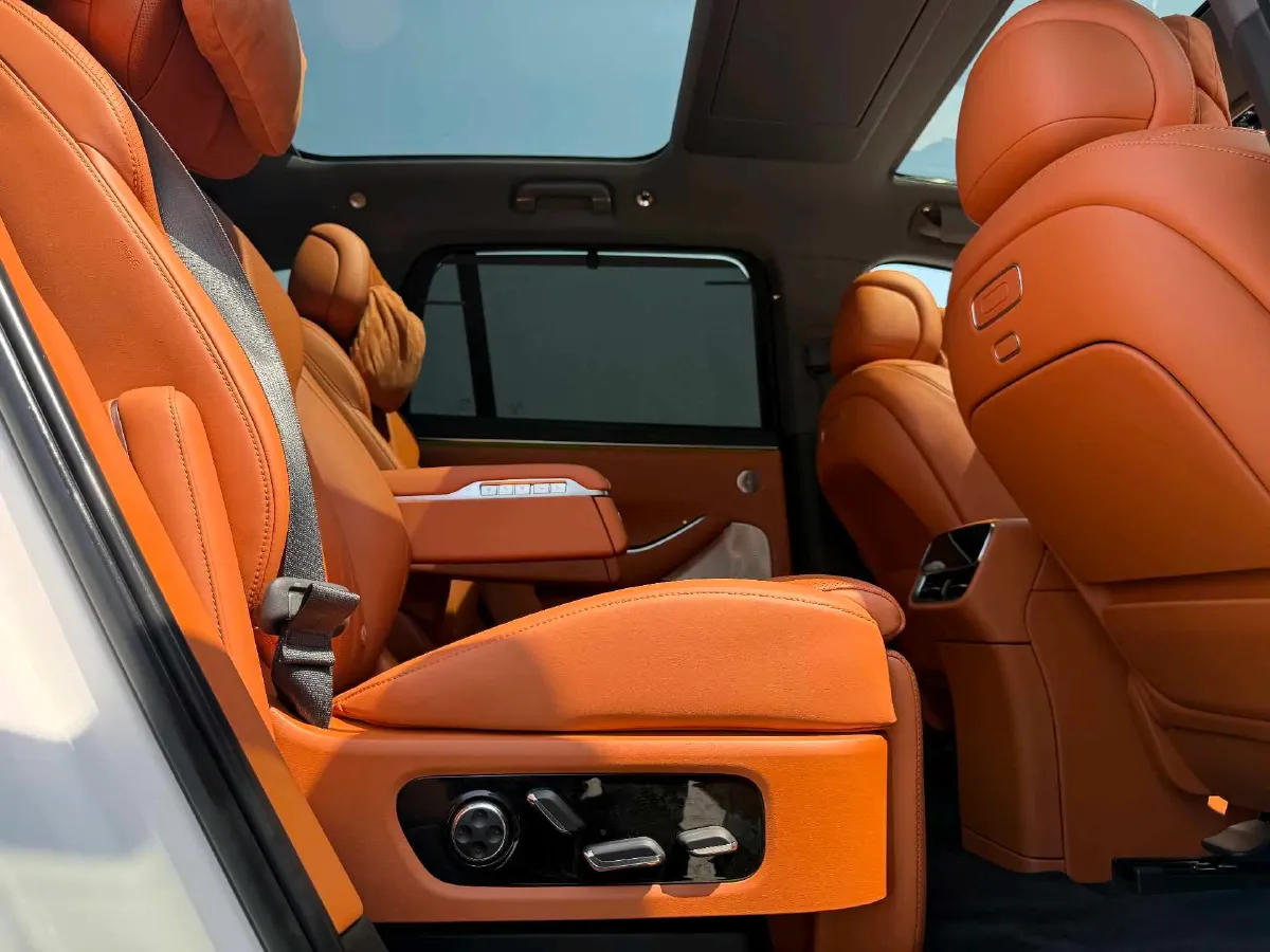 2026 AITO AITO M7 REEV 160HP REEV,autocango,china used car exporter,china ev exporter,chinese used car exporter,chinese used ev exporter