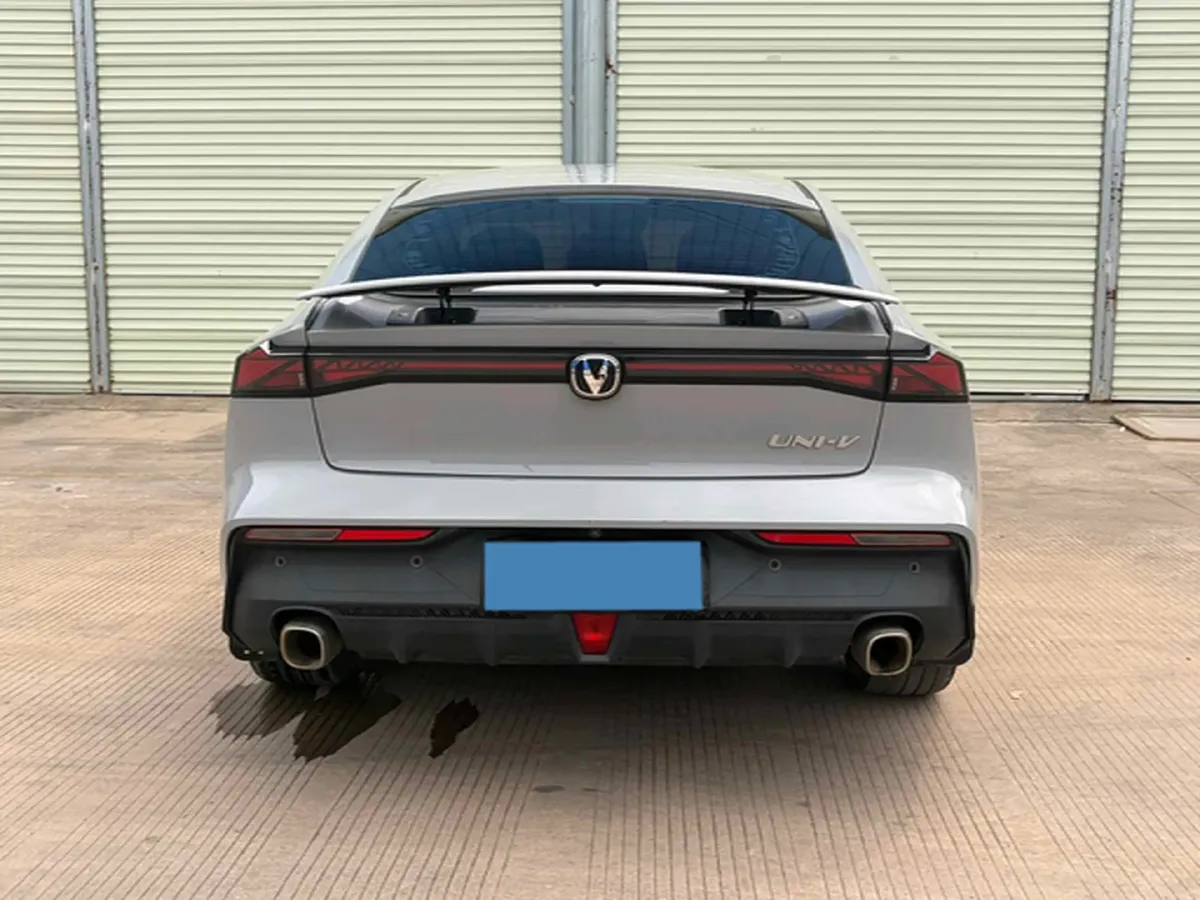 2022 ChangAn UNI-V 1.5T 188HP L4 7DCT,autocango,china used car exporter,china ev exporter,chinese used car exporter,chinese used ev exporter