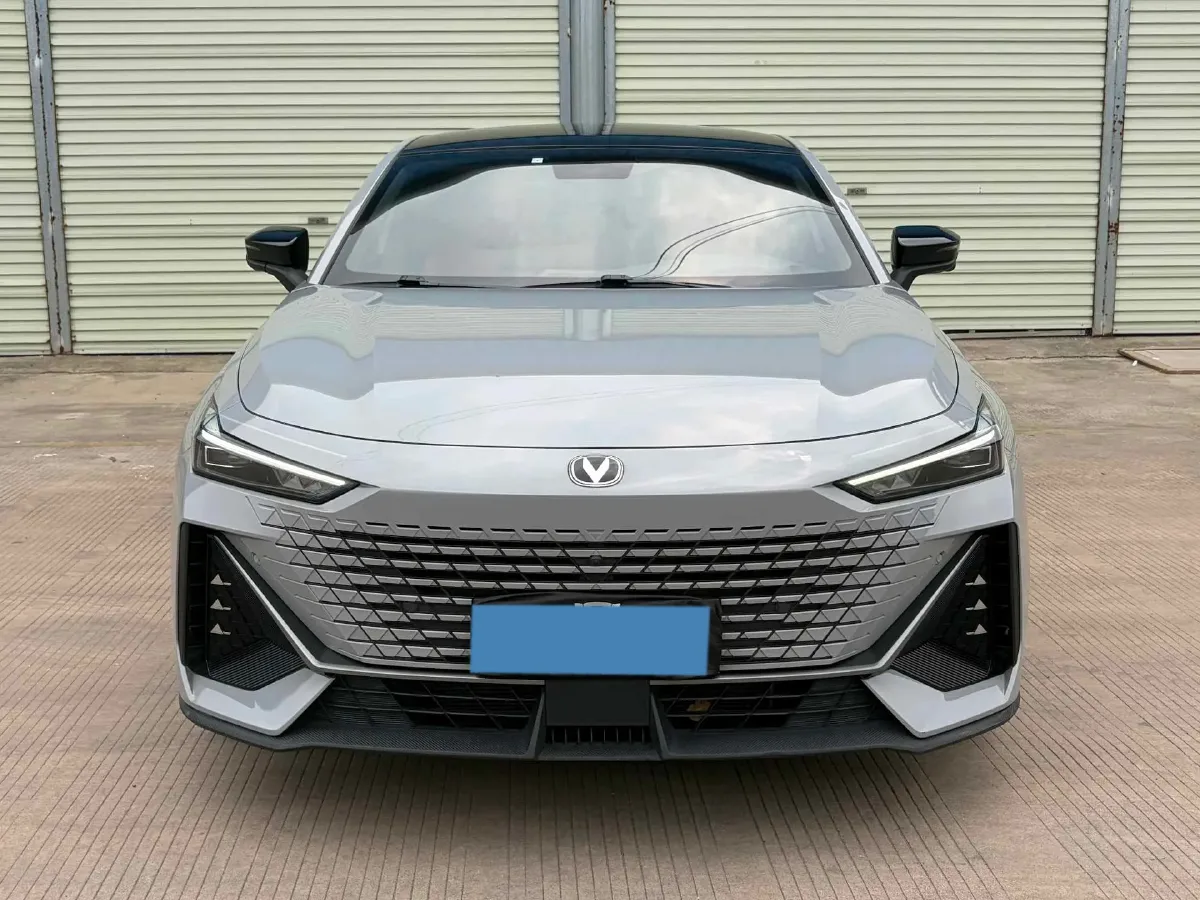 2022 ChangAn UNI-V 1.5T 188HP L4 7DCT,autocango,china used car exporter,china ev exporter,chinese used car exporter,chinese used ev exporter