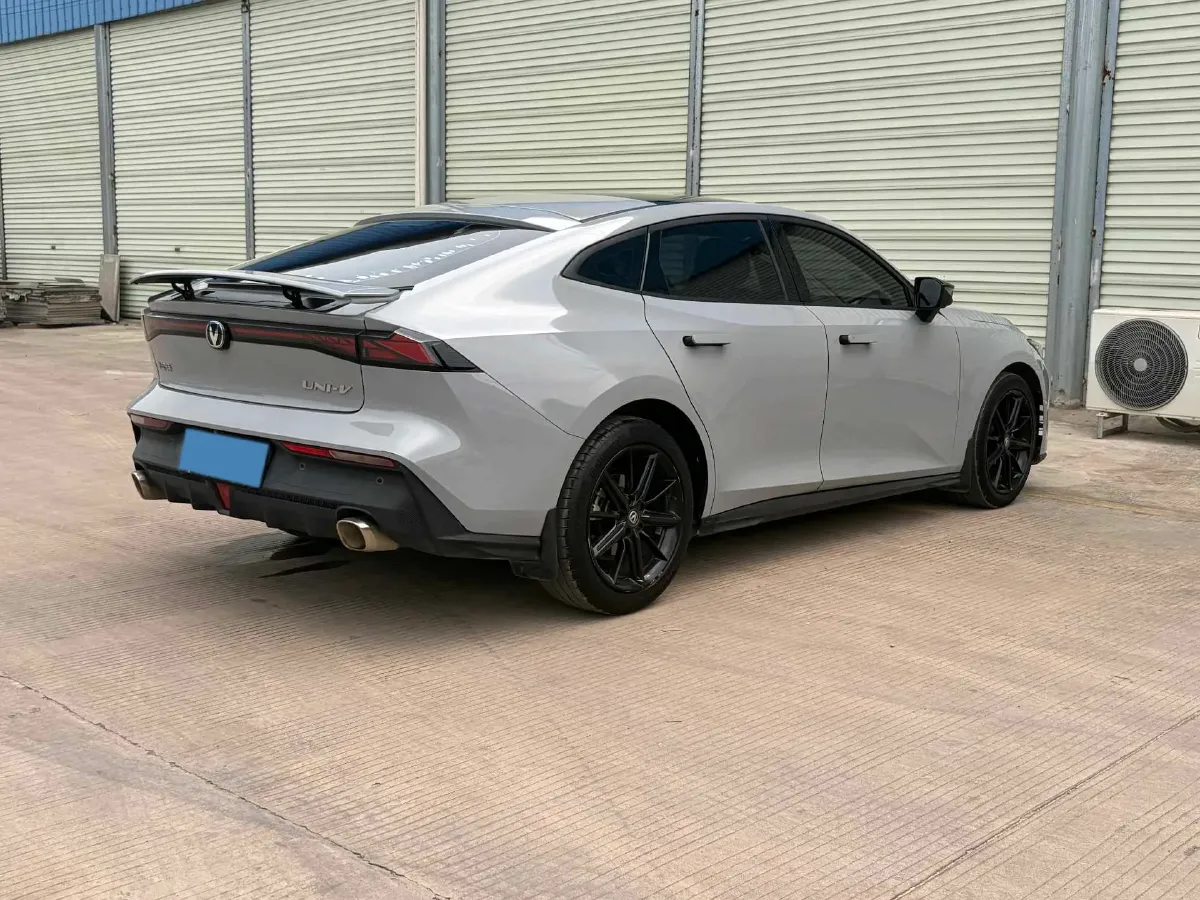 2022 ChangAn UNI-V 1.5T 188HP L4 7DCT,autocango,china used car exporter,china ev exporter,chinese used car exporter,chinese used ev exporter
