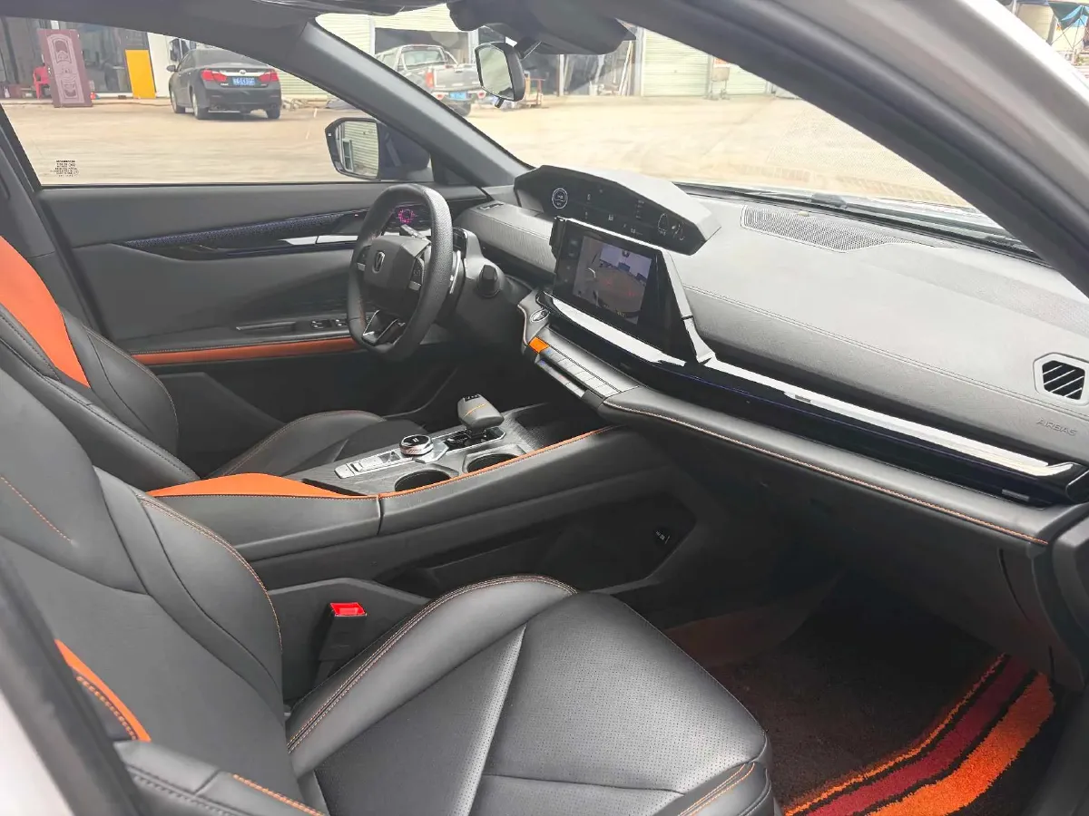 2022 ChangAn UNI-V 1.5T 188HP L4 7DCT,autocango,china used car exporter,china ev exporter,chinese used car exporter,chinese used ev exporter