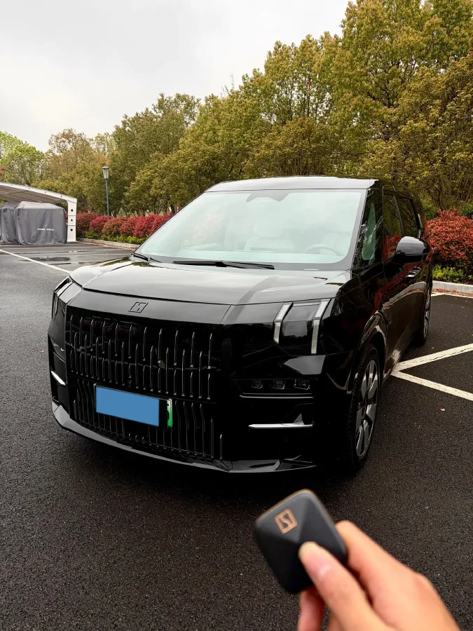 2022 Zeekr 009 BEV 116KWH,autocango,china used car exporter,china ev exporter,chinese used car exporter,chinese used ev exporter