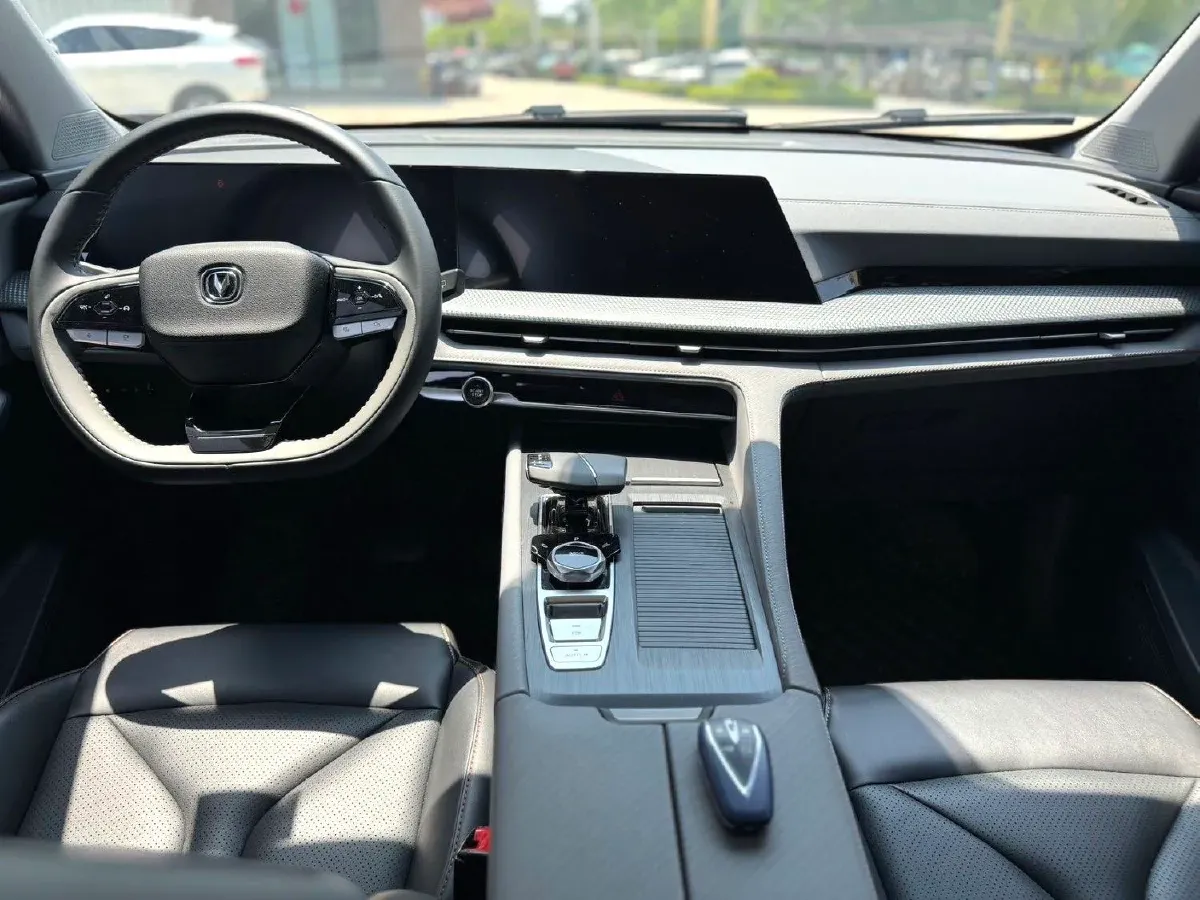 2022 ChangAn CS75 Plus 1.5T 188HP L4 8AT,autocango,china used car exporter,china ev exporter,chinese used car exporter,chinese used ev exporter