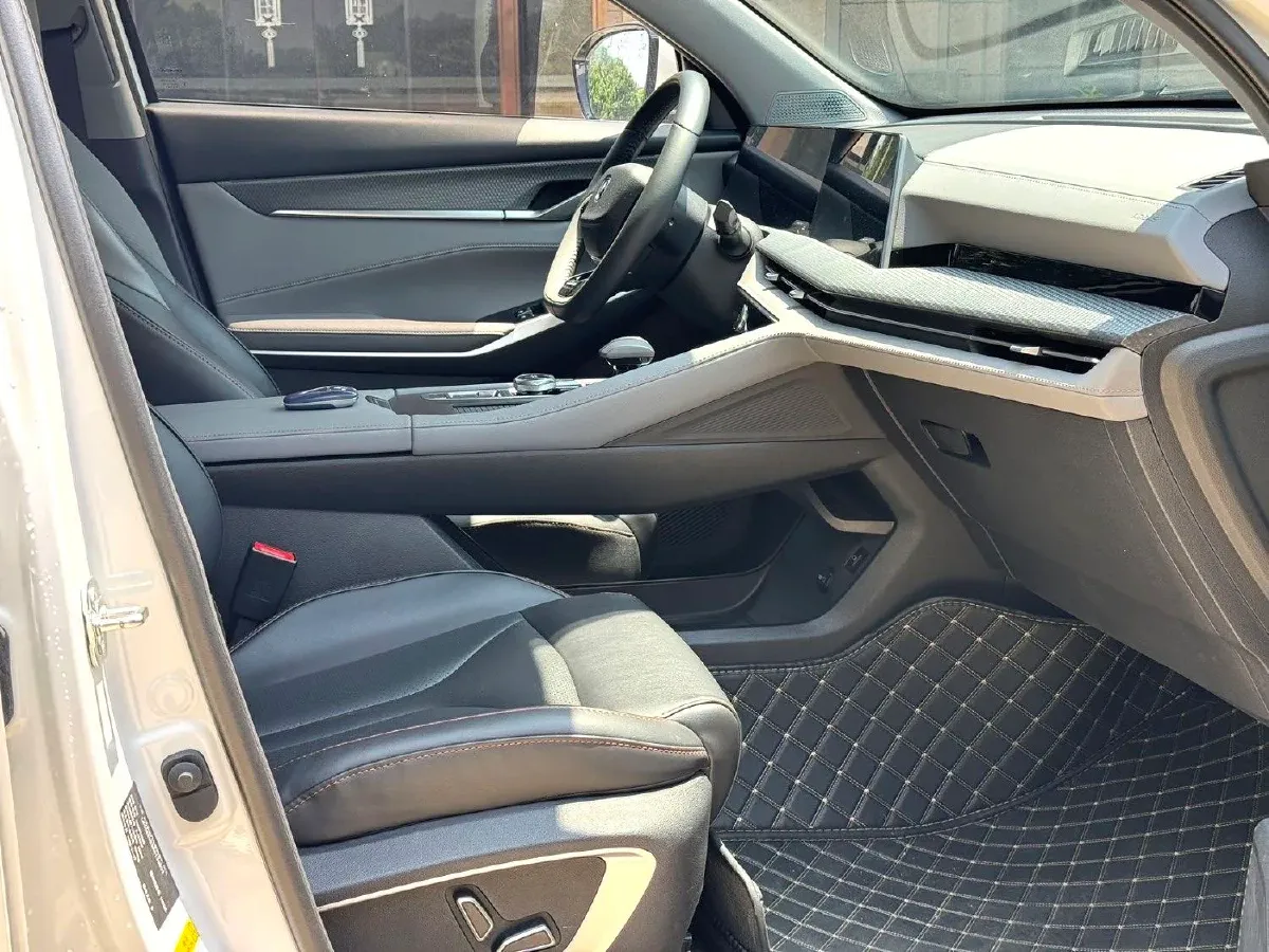 2022 ChangAn CS75 Plus 1.5T 188HP L4 8AT,autocango,china used car exporter,china ev exporter,chinese used car exporter,chinese used ev exporter