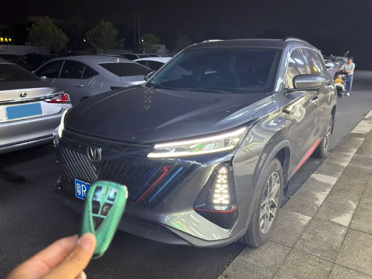 2022 ChangAn CS75 Plus 1.5T 188HP L4 8AT,autocango,china used car exporter,china ev exporter,chinese used car exporter,chinese used ev exporter