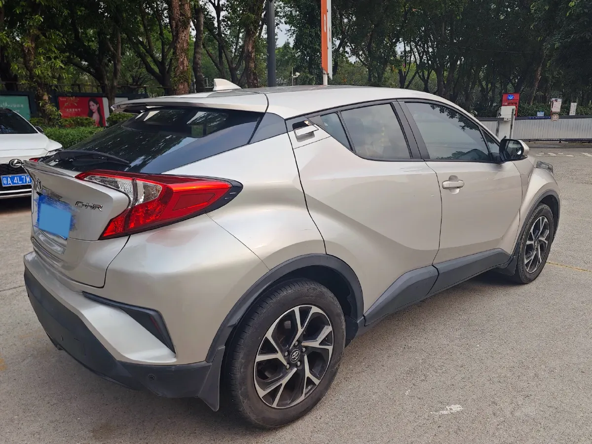 2020 Toyota C-HR 2.0L 171HP L4 CVT,autocango,china used car exporter,china ev exporter,chinese used car exporter,chinese used ev exporter