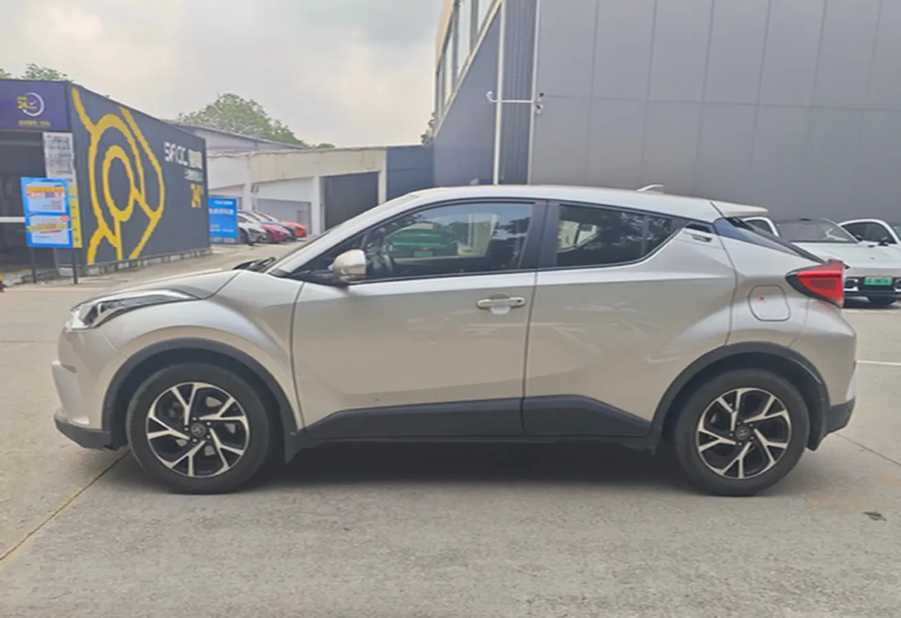 2020 Toyota C-HR 2.0L 171HP L4 CVT,autocango,china used car exporter,china ev exporter,chinese used car exporter,chinese used ev exporter