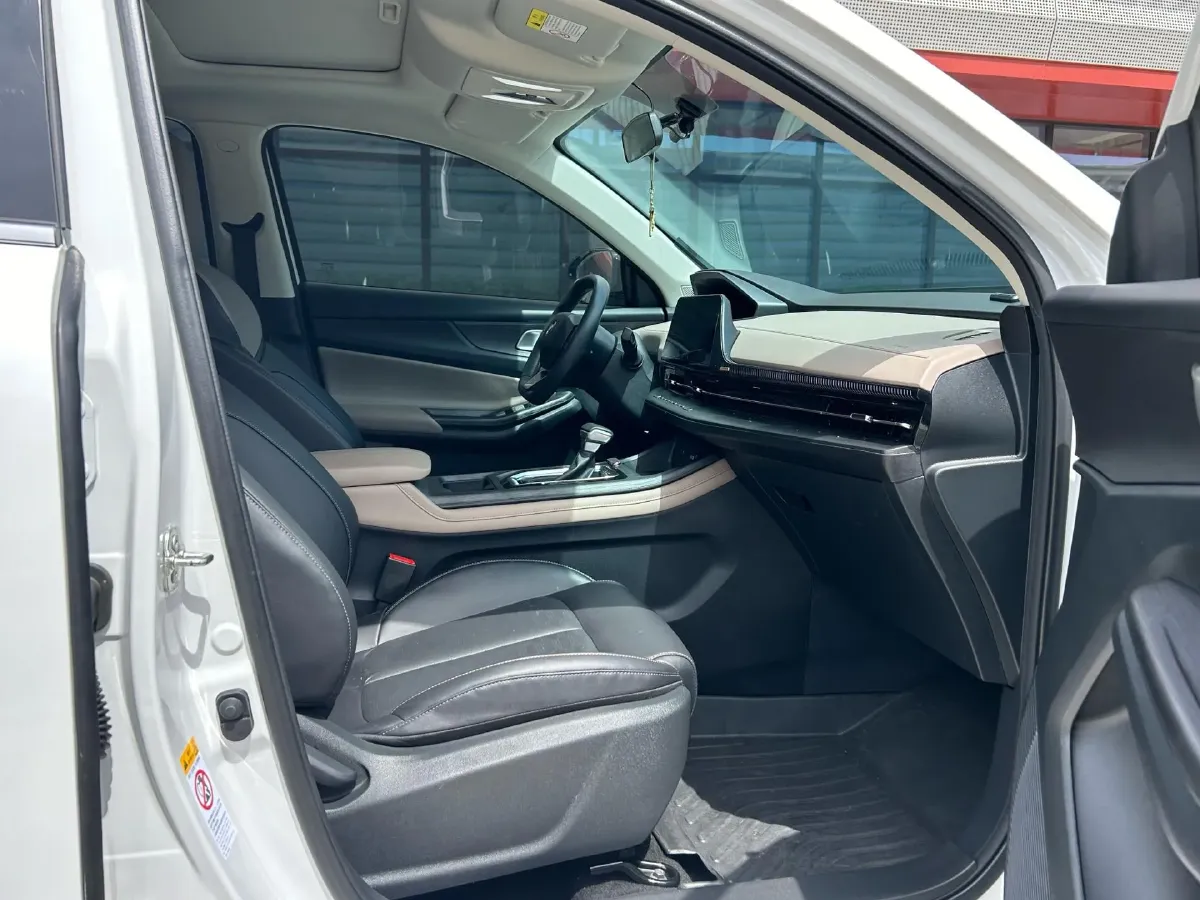 2022 ChangAn UNI-V 1.5T 188HP L4 7DCT,autocango,china used car exporter,china ev exporter,chinese used car exporter,chinese used ev exporter