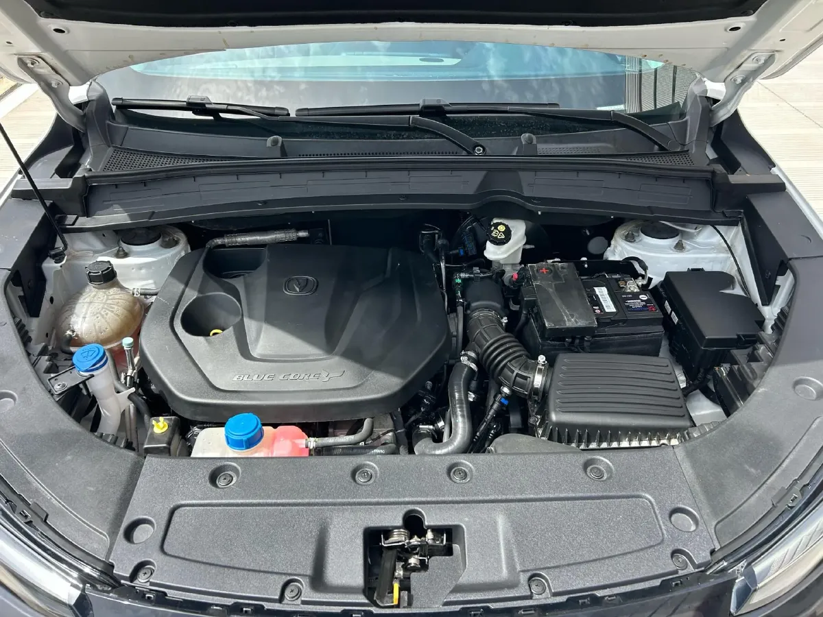 2022 ChangAn UNI-V 1.5T 188HP L4 7DCT,autocango,china used car exporter,china ev exporter,chinese used car exporter,chinese used ev exporter