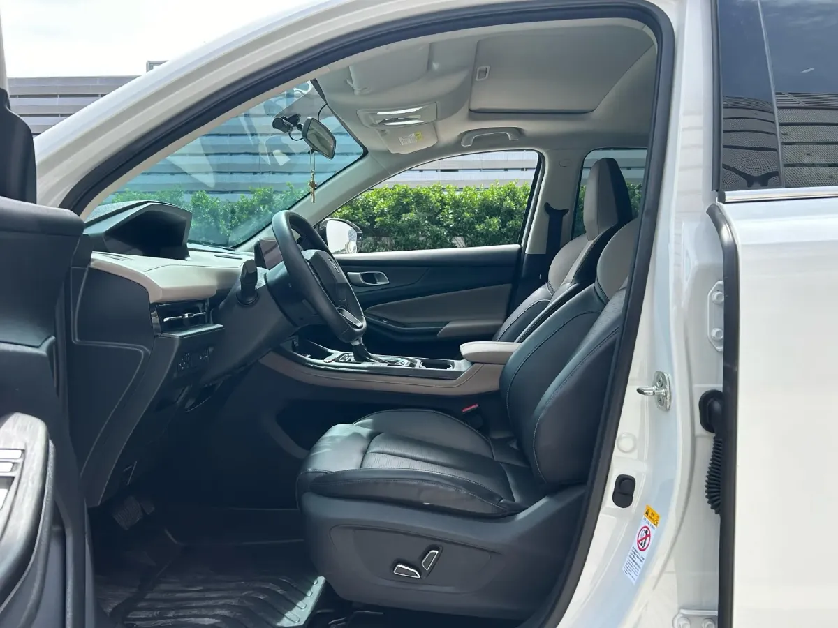 2022 ChangAn UNI-V 1.5T 188HP L4 7DCT,autocango,china used car exporter,china ev exporter,chinese used car exporter,chinese used ev exporter