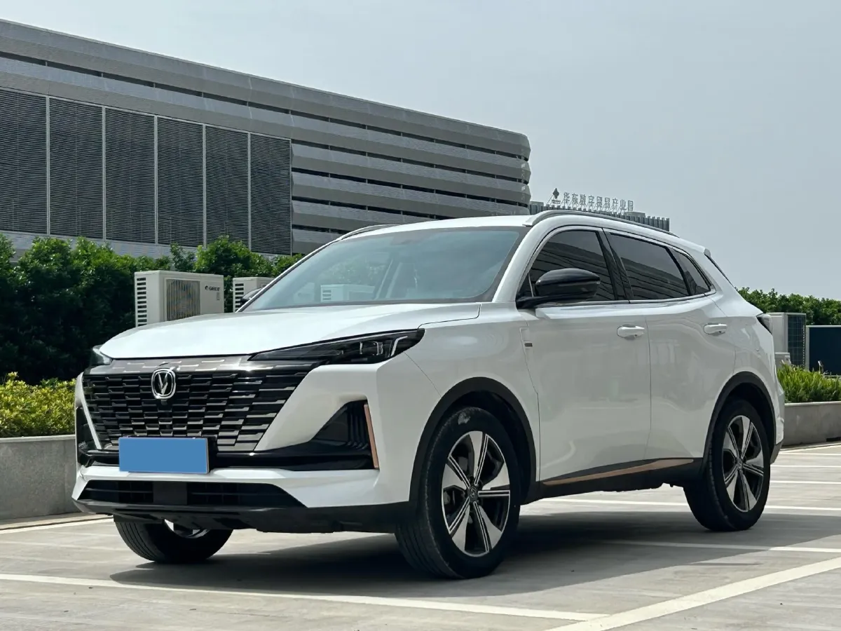 2022 ChangAn UNI-V 1.5T 188HP L4 7DCT,autocango,china used car exporter,china ev exporter,chinese used car exporter,chinese used ev exporter