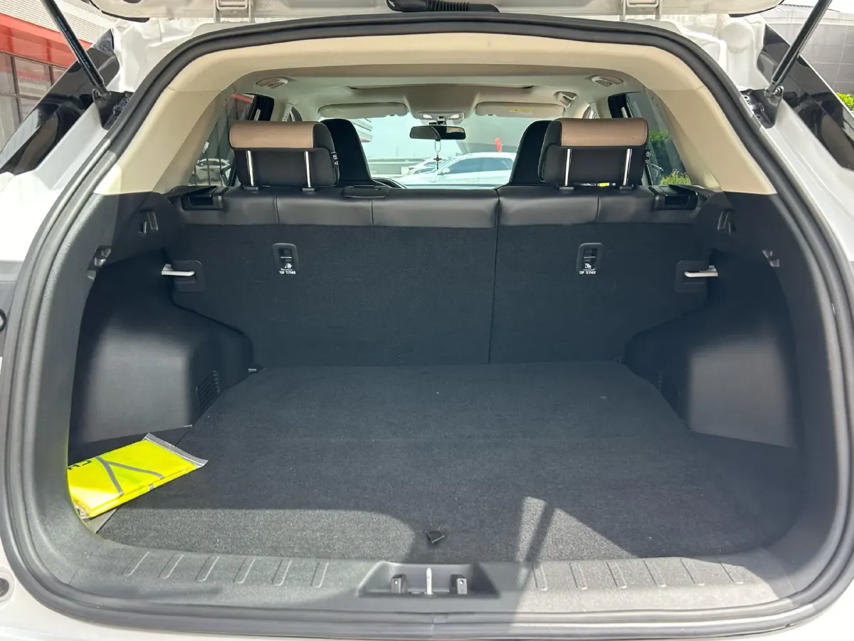 2022 ChangAn UNI-V 1.5T 188HP L4 7DCT,autocango,china used car exporter,china ev exporter,chinese used car exporter,chinese used ev exporter