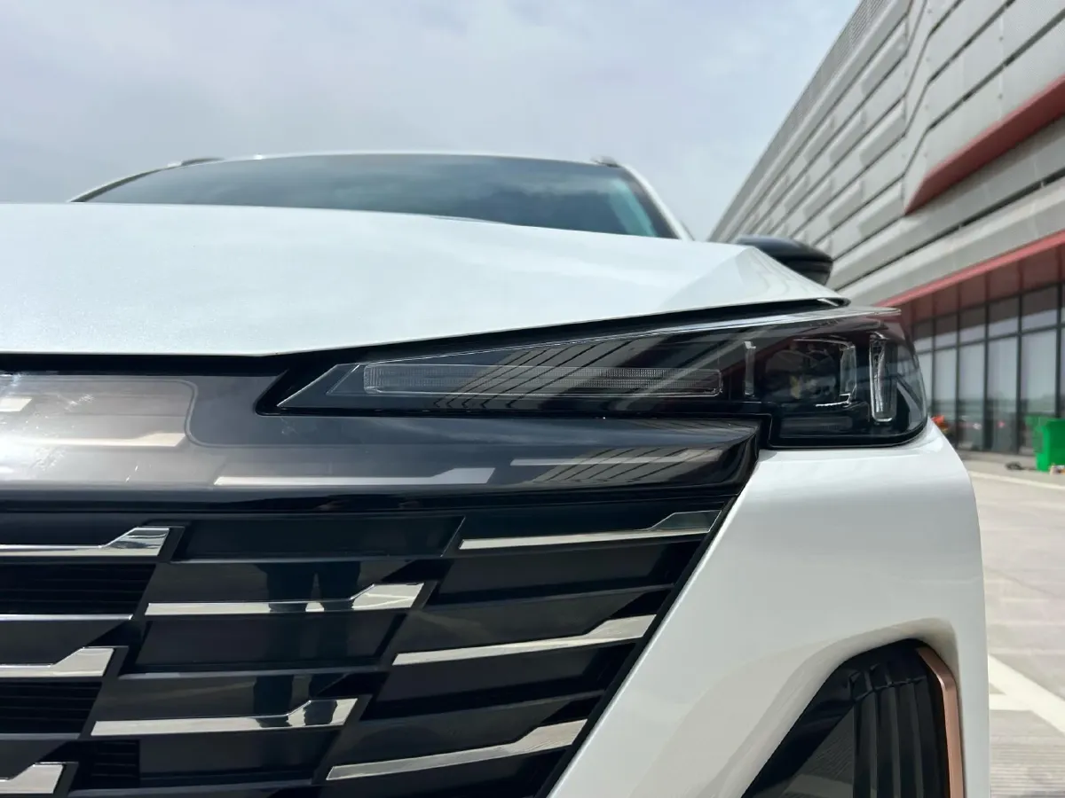 2022 ChangAn UNI-V 1.5T 188HP L4 7DCT,autocango,china used car exporter,china ev exporter,chinese used car exporter,chinese used ev exporter