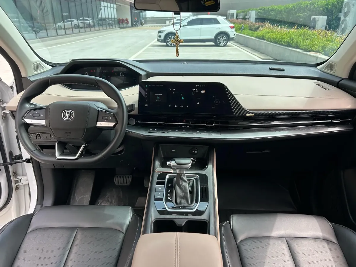 2022 ChangAn UNI-V 1.5T 188HP L4 7DCT,autocango,china used car exporter,china ev exporter,chinese used car exporter,chinese used ev exporter