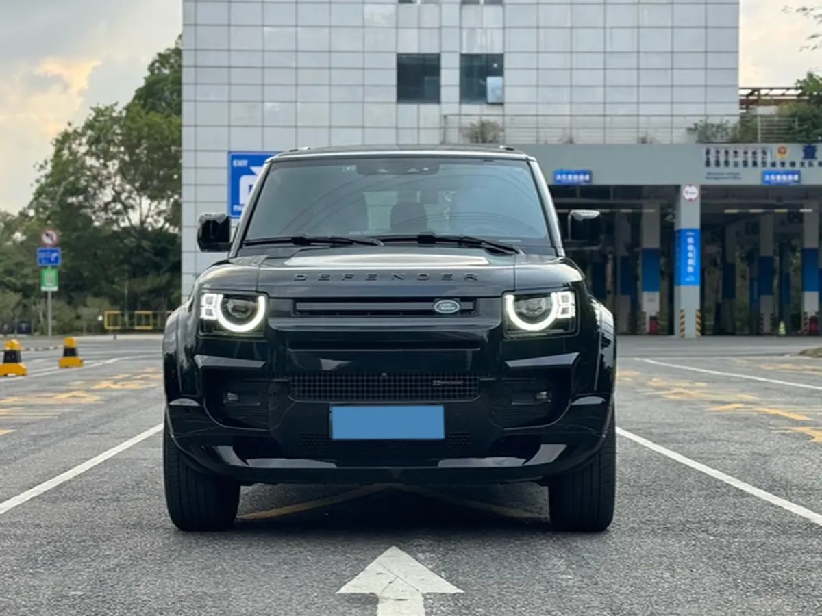 2022 Land Rover Defender 2.0T 300HP L4 8AT,autocango,china used car exporter,china ev exporter,chinese used car exporter,chinese used ev exporter