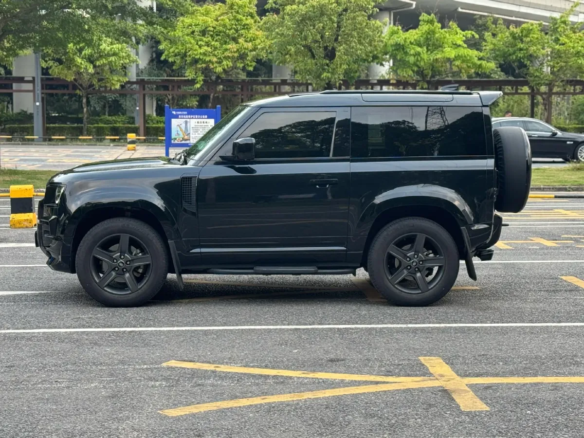 2022 Land Rover Defender 2.0T 300HP L4 8AT,autocango,china used car exporter,china ev exporter,chinese used car exporter,chinese used ev exporter
