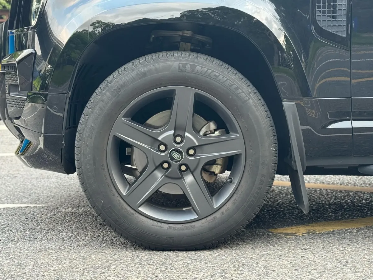 2022 Land Rover Defender 2.0T 300HP L4 8AT,autocango,china used car exporter,china ev exporter,chinese used car exporter,chinese used ev exporter