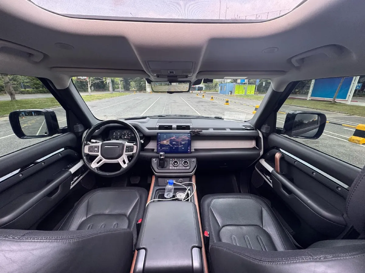 2022 Land Rover Defender 2.0T 300HP L4 8AT,autocango,china used car exporter,china ev exporter,chinese used car exporter,chinese used ev exporter