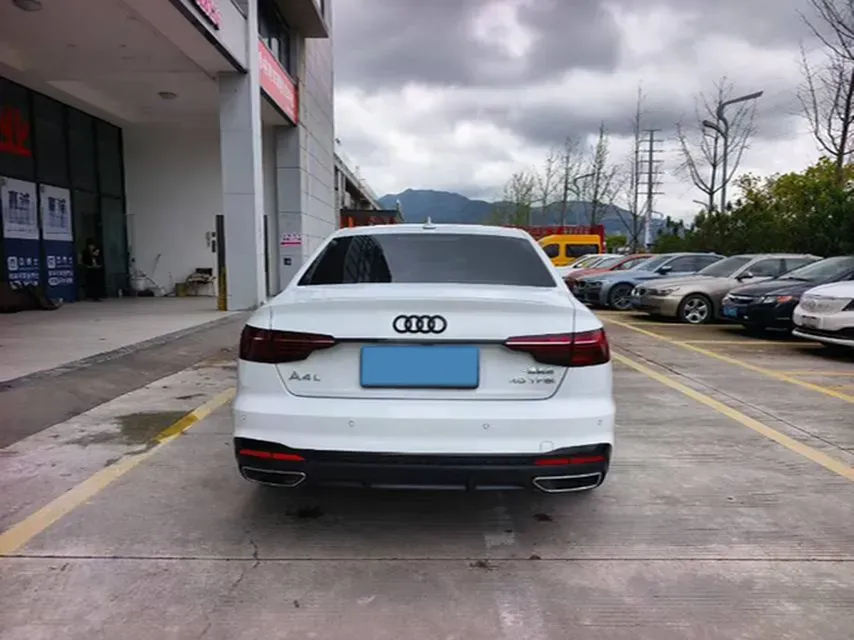 2024 Audi A4L 2.0T 190HP L4 7DCT,autocango,china used car exporter,china ev exporter,chinese used car exporter,chinese used ev exporter