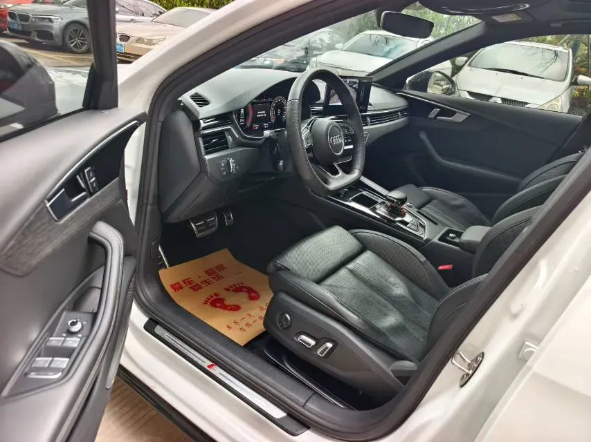 2024 Audi A4L 2.0T 190HP L4 7DCT,autocango,china used car exporter,china ev exporter,chinese used car exporter,chinese used ev exporter