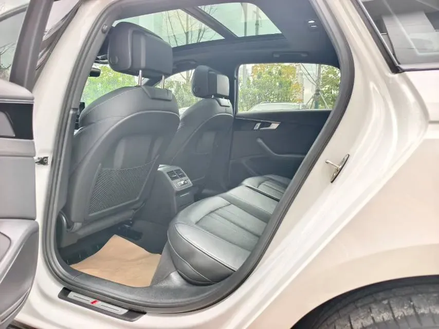 2024 Audi A4L 2.0T 190HP L4 7DCT,autocango,china used car exporter,china ev exporter,chinese used car exporter,chinese used ev exporter