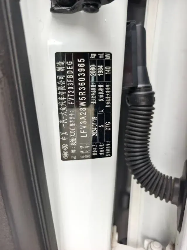 2024 Audi A4L 2.0T 190HP L4 7DCT,autocango,china used car exporter,china ev exporter,chinese used car exporter,chinese used ev exporter