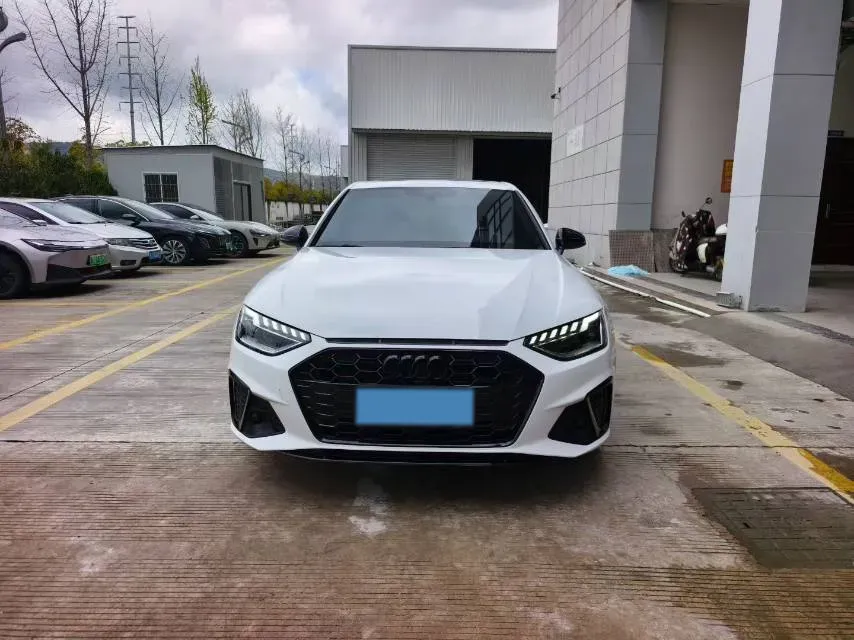2024 Audi A4L 2.0T 190HP L4 7DCT,autocango,china used car exporter,china ev exporter,chinese used car exporter,chinese used ev exporter