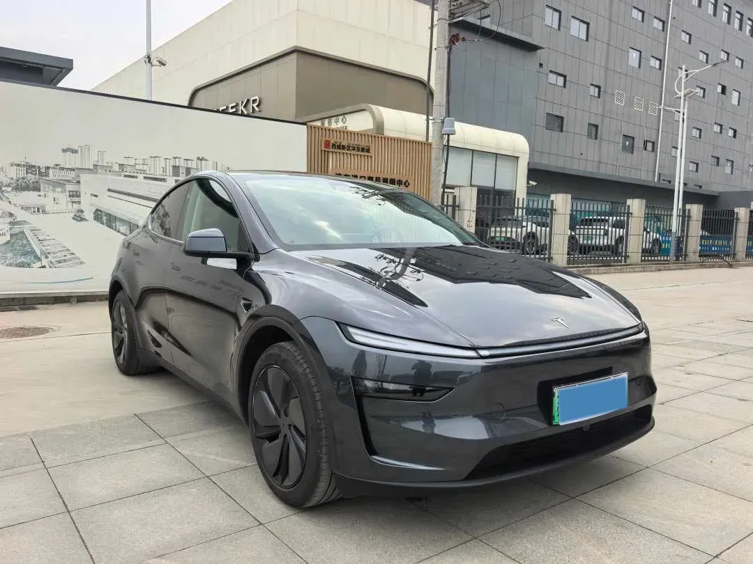 2025 Tesla Model Y BEV 62.5KWH,autocango,china used car exporter,china ev exporter,chinese used car exporter,chinese used ev exporter