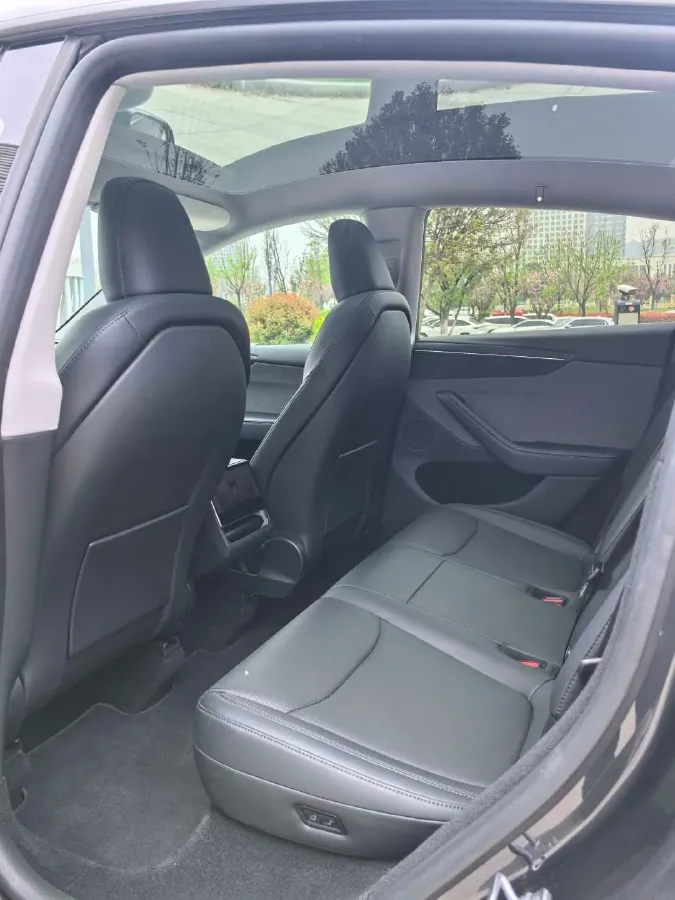 2025 Tesla Model Y BEV 62.5KWH,autocango,china used car exporter,china ev exporter,chinese used car exporter,chinese used ev exporter