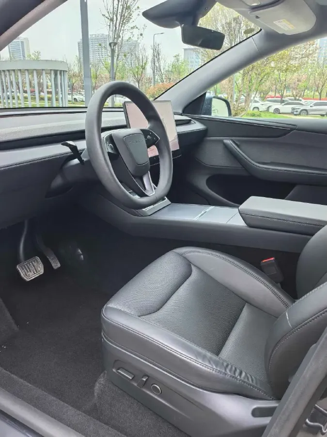 2025 Tesla Model Y BEV 62.5KWH,autocango,china used car exporter,china ev exporter,chinese used car exporter,chinese used ev exporter