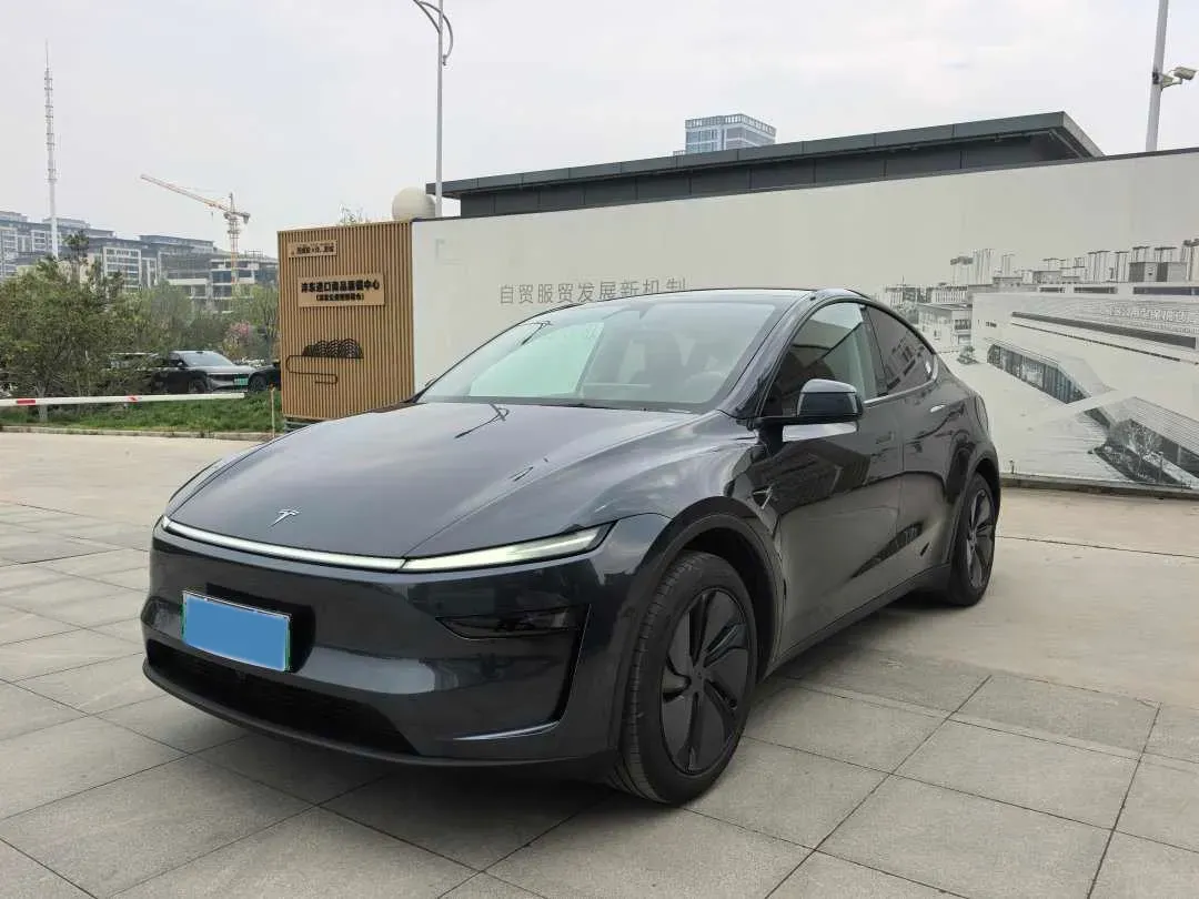 2025 Tesla Model Y BEV 62.5KWH,autocango,china used car exporter,china ev exporter,chinese used car exporter,chinese used ev exporter