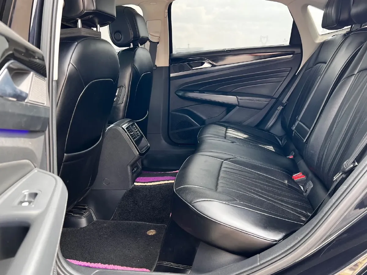 2021 Volkswagen Passat 2.0T 186HP L4 7DCT,autocango,china used car exporter,china ev exporter,chinese used car exporter,chinese used ev exporter