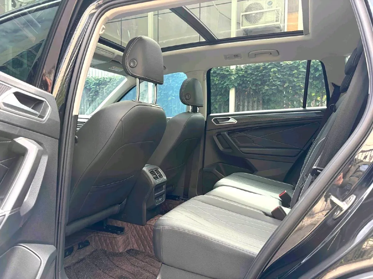 2024 Volkswagen Tiguan L 2.0T 186HP L4 7DCT,autocango,china used car exporter,china ev exporter,chinese used car exporter,chinese used ev exporter