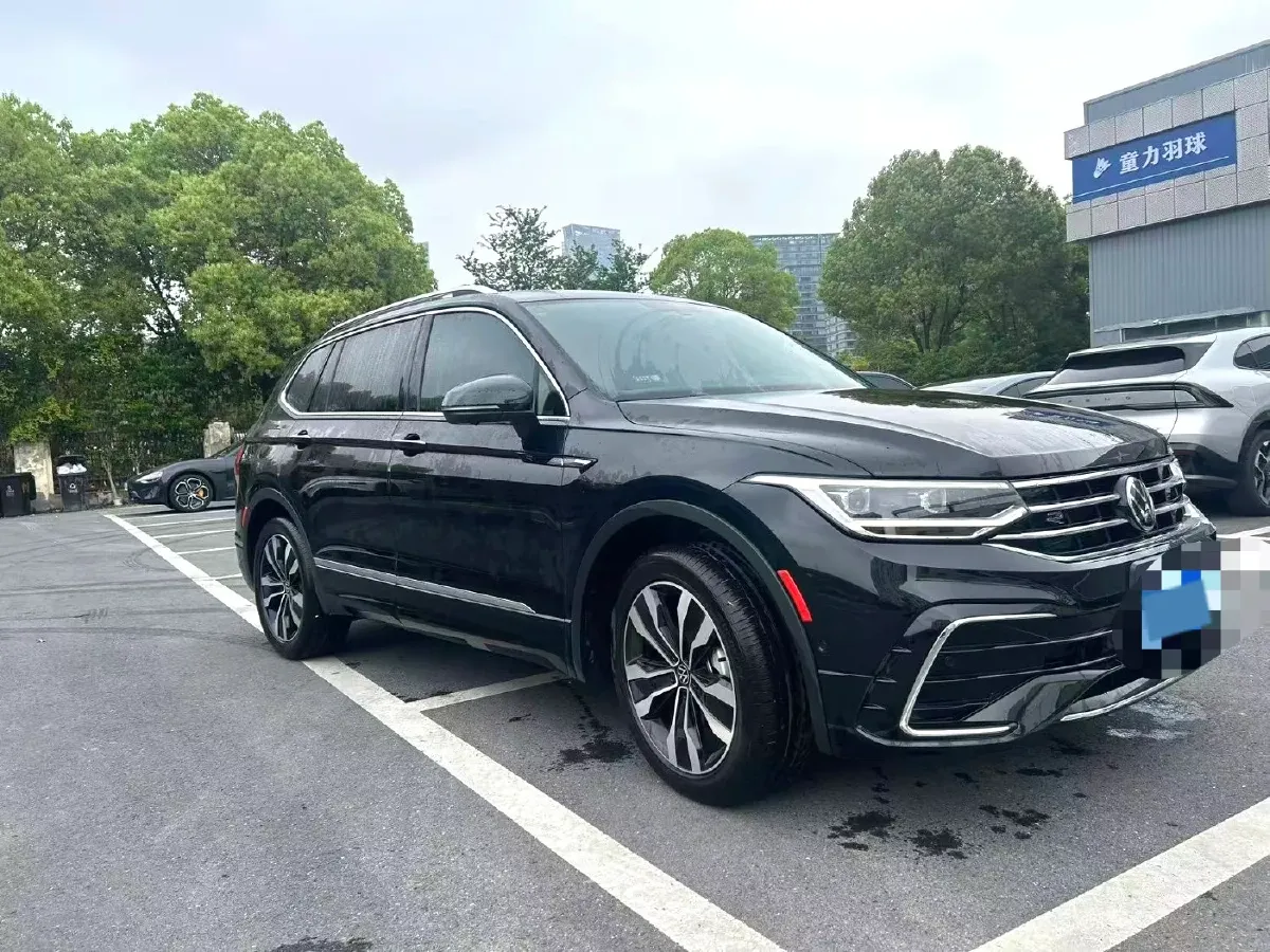 2024 Volkswagen Tiguan L 2.0T 186HP L4 7DCT,autocango,china used car exporter,china ev exporter,chinese used car exporter,chinese used ev exporter