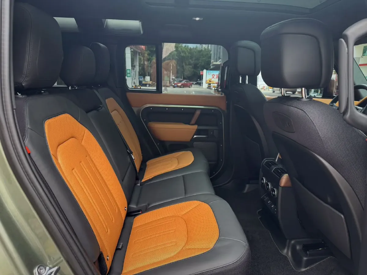 2022 Land Rover Defender 3.0T 400HP L6 8AT,autocango,china used car exporter,china ev exporter,chinese used car exporter,chinese used ev exporter