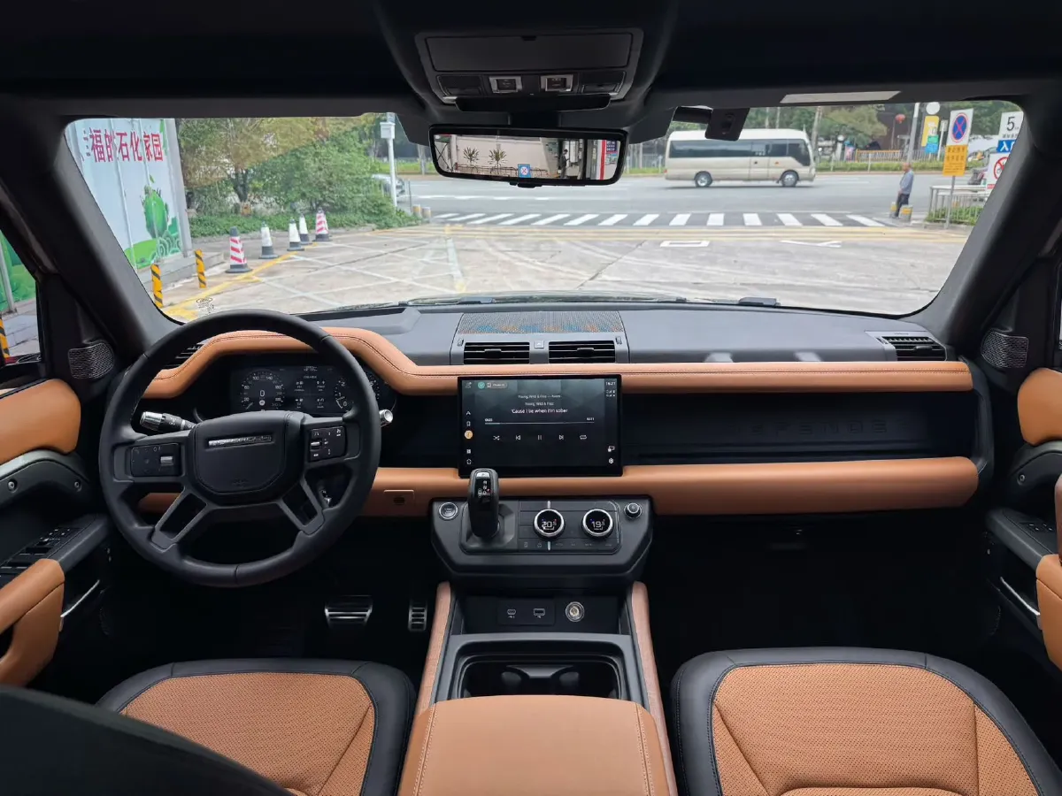 2022 Land Rover Defender 3.0T 400HP L6 8AT,autocango,china used car exporter,china ev exporter,chinese used car exporter,chinese used ev exporter