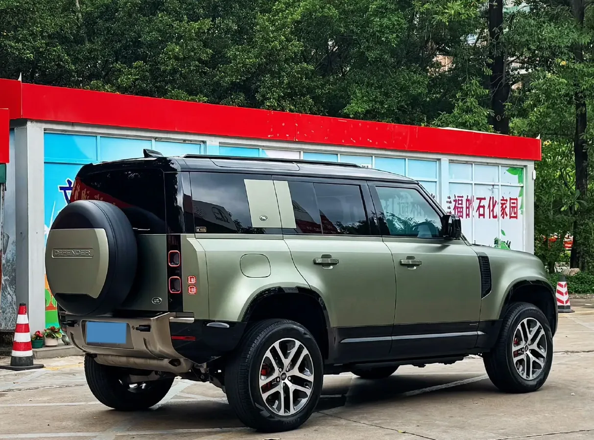 2022 Land Rover Defender 3.0T 400HP L6 8AT,autocango,china used car exporter,china ev exporter,chinese used car exporter,chinese used ev exporter