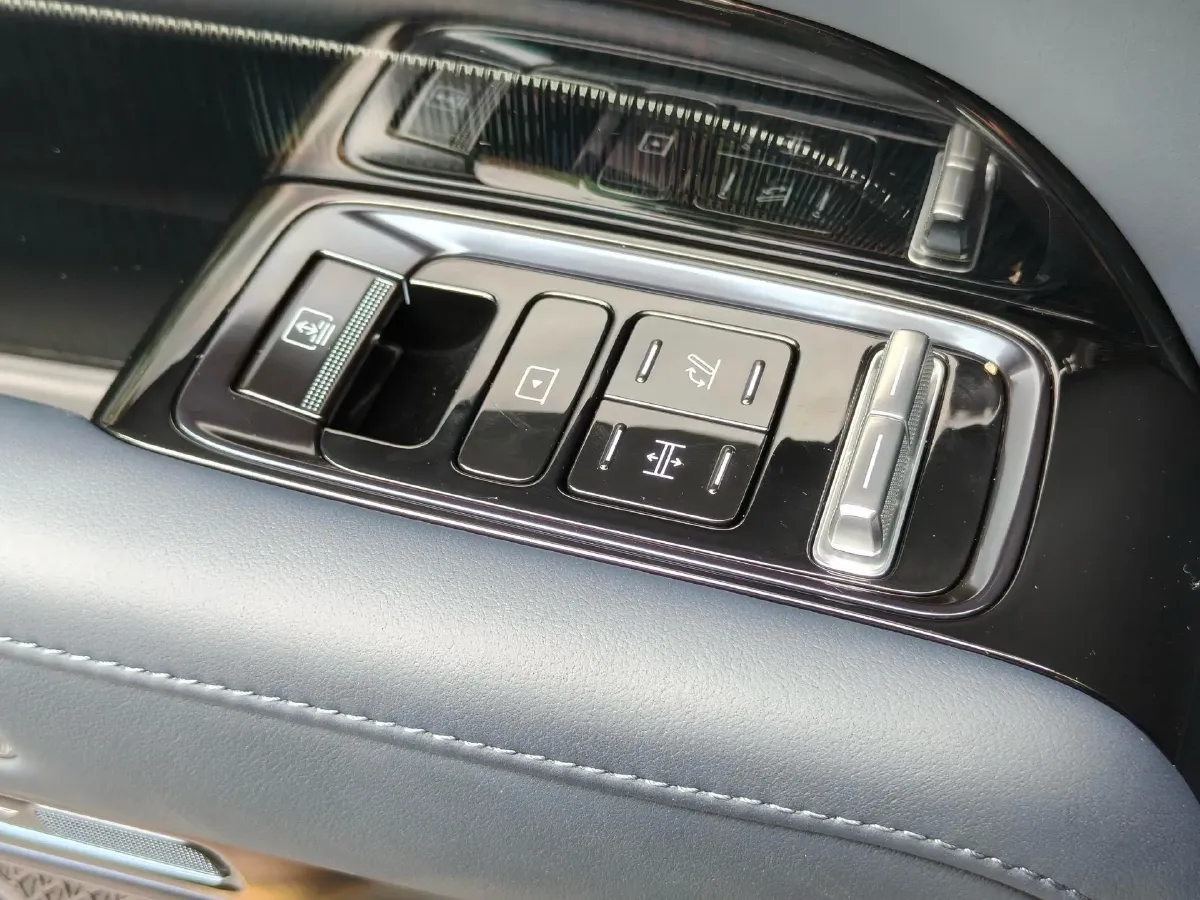 2025 Zeekr 9X 2.0T 279HP L4 1DHT PHEV,autocango,china used car exporter,china ev exporter,chinese used car exporter,chinese used ev exporter