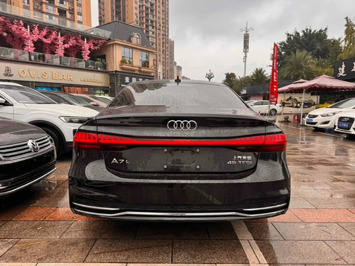 2024 Audi A7L 2.0T 245HP L4 7DCT,autocango,china used car exporter,china ev exporter,chinese used car exporter,chinese used ev exporter