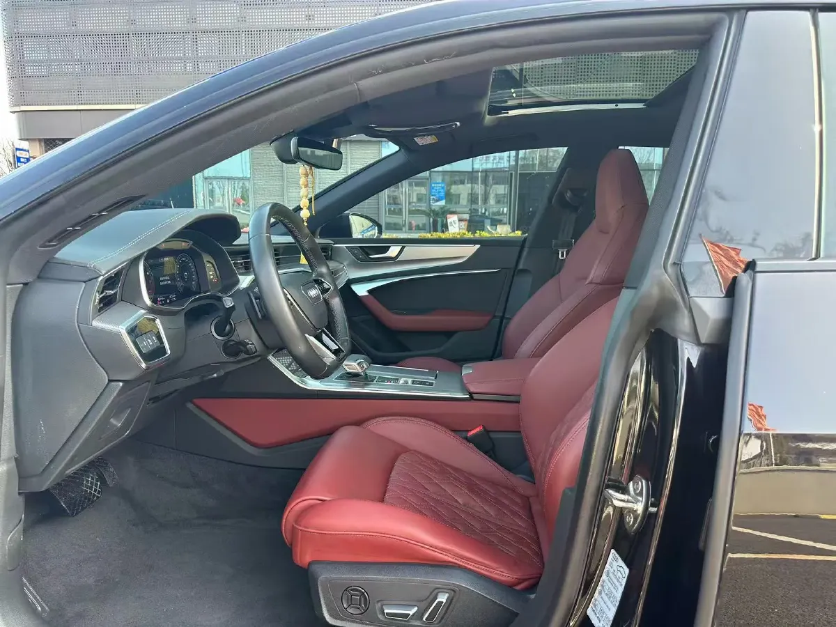 2024 Audi A7L 2.0T 245HP L4 7DCT,autocango,china used car exporter,china ev exporter,chinese used car exporter,chinese used ev exporter