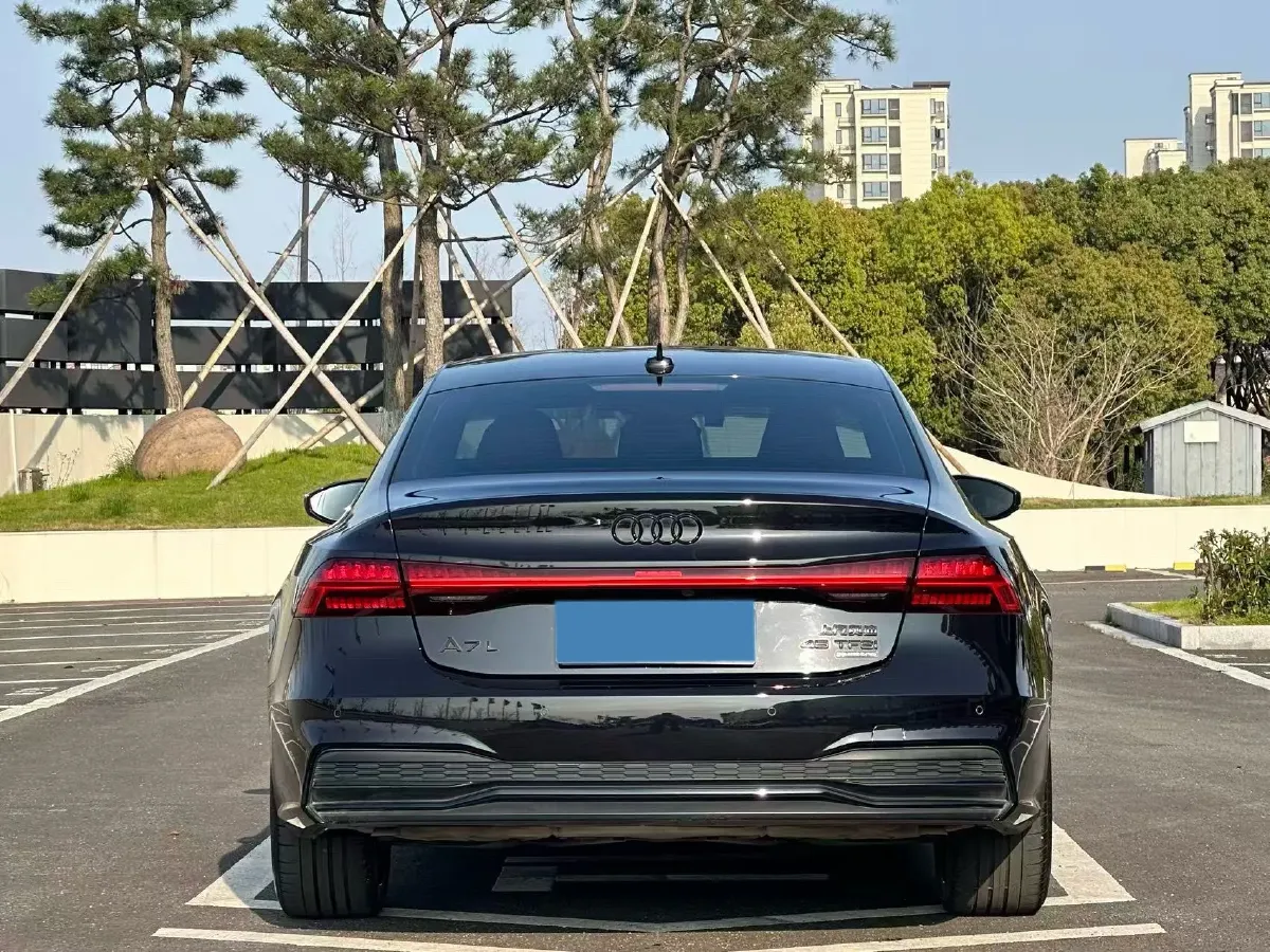2024 Audi A7L 2.0T 245HP L4 7DCT,autocango,china used car exporter,china ev exporter,chinese used car exporter,chinese used ev exporter